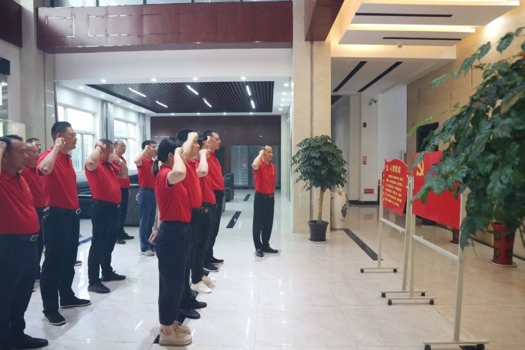 永远跟党走，奋进新征程